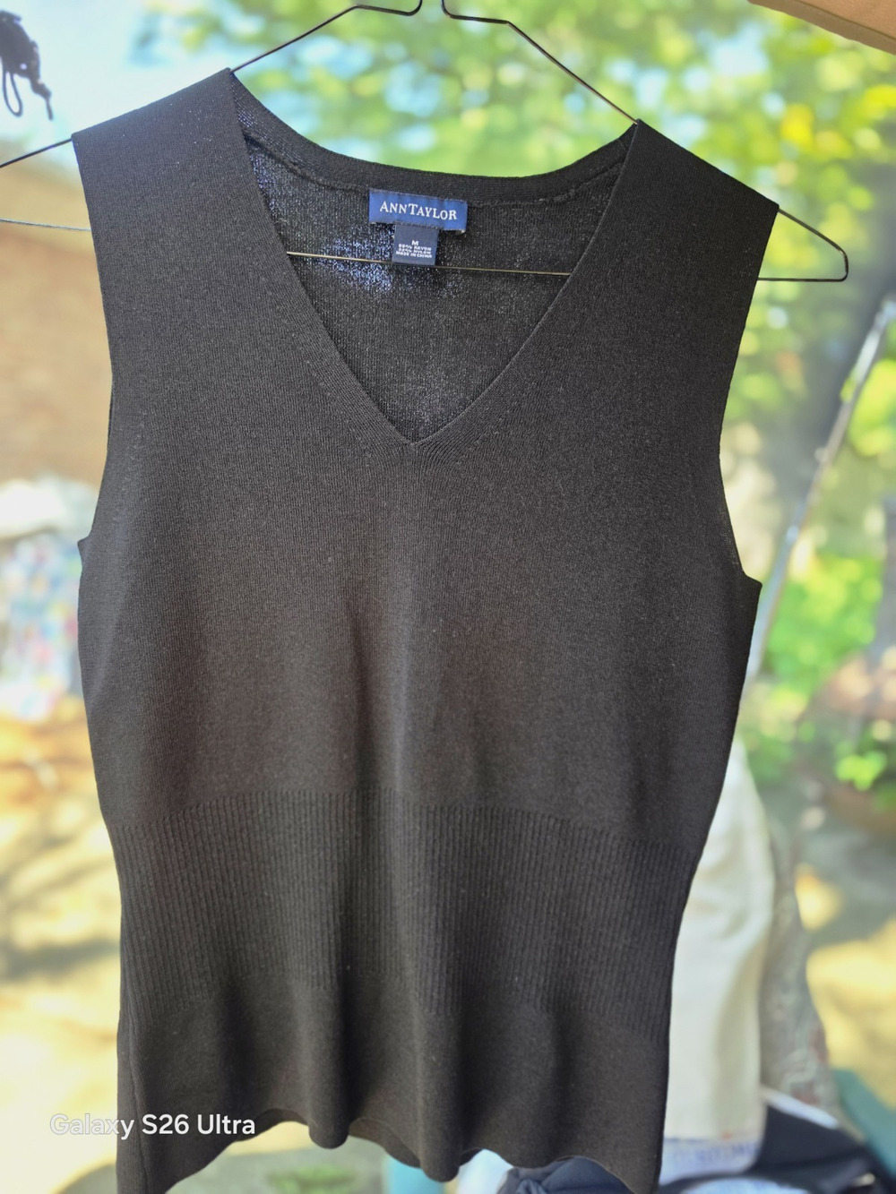 Ann Taylor Black V-Neck Sleeveless Ribbed Knit Sweater Vest M